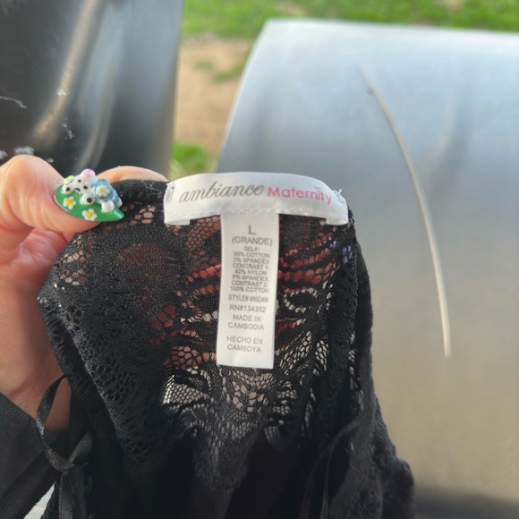 Elegant Black Lace Sleeve Top - Picture 3 of 3